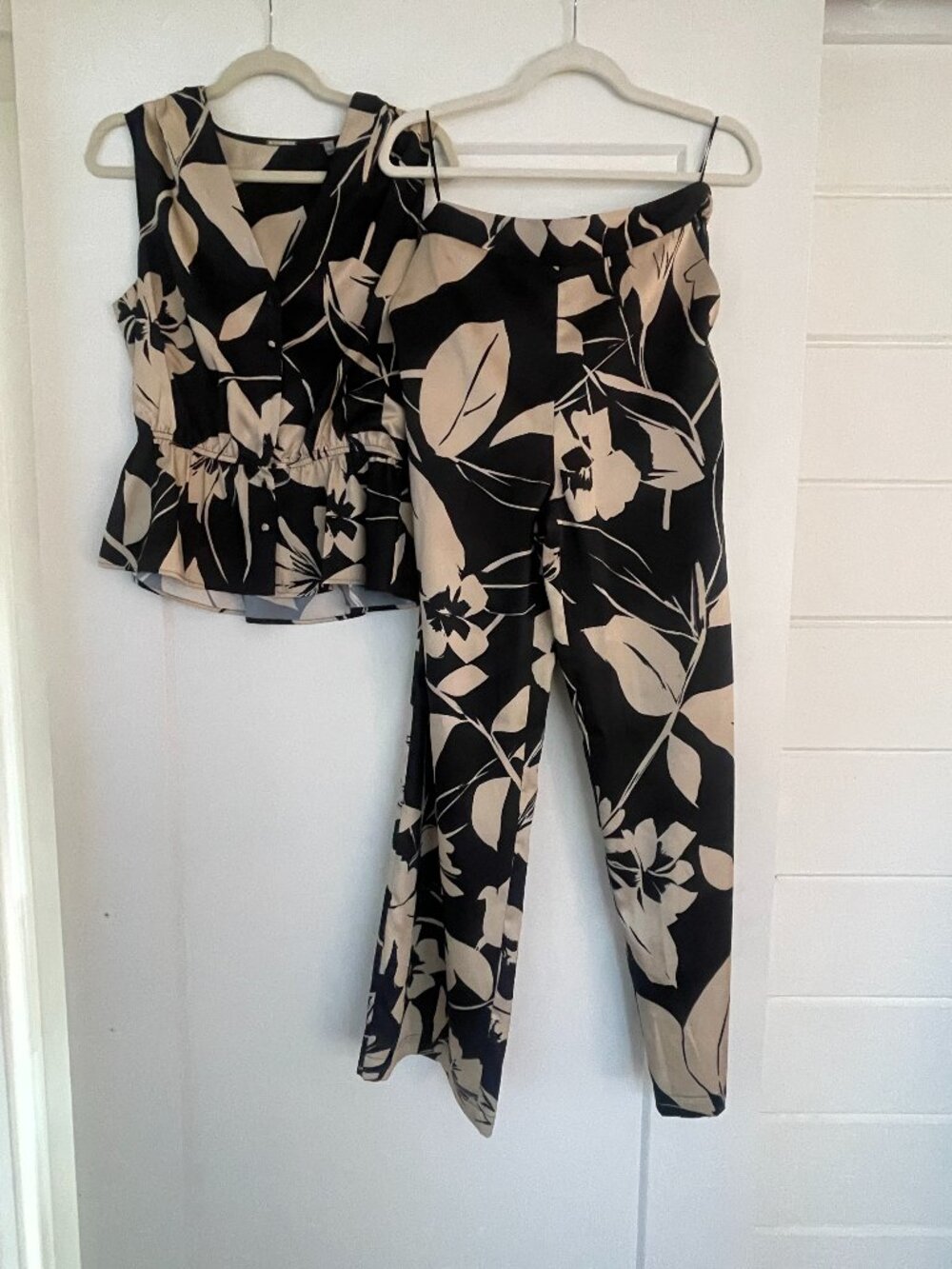 Elie Tahari Silk Black Beige Floral Peplum Top & Pants Matching Set – Size S